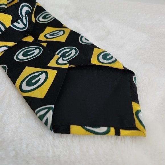 Green Bay Packers WI NFL Football Black Yellow Green White Silk Necktie - Picture 8 of 10